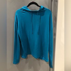 Long sleeve athletic shirt / sweat shirt